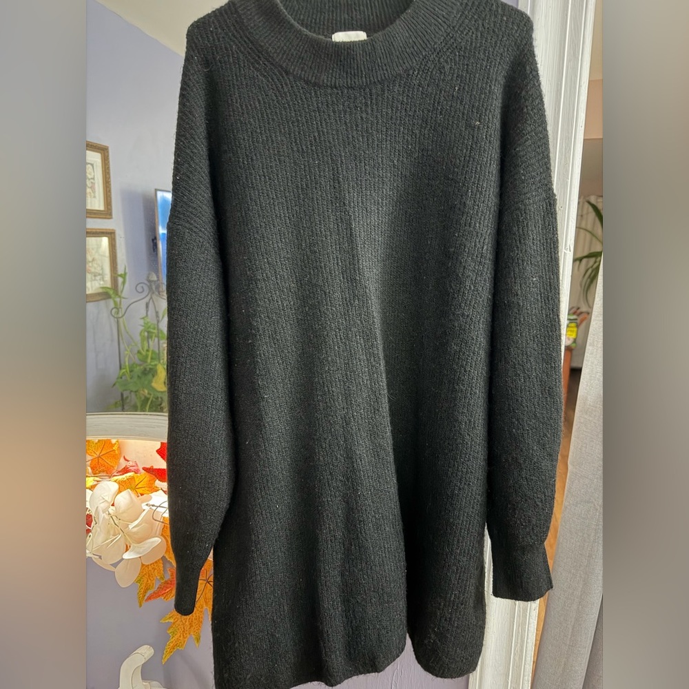 H&M Women's Black Crewneck Sweater